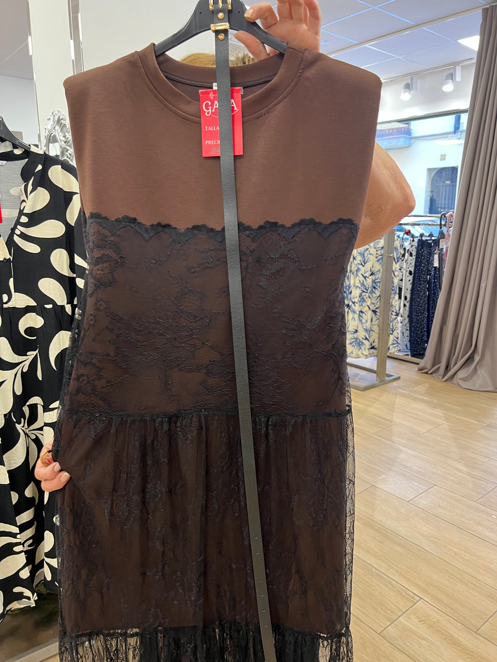 VESTIDO ENCAJE CHIC